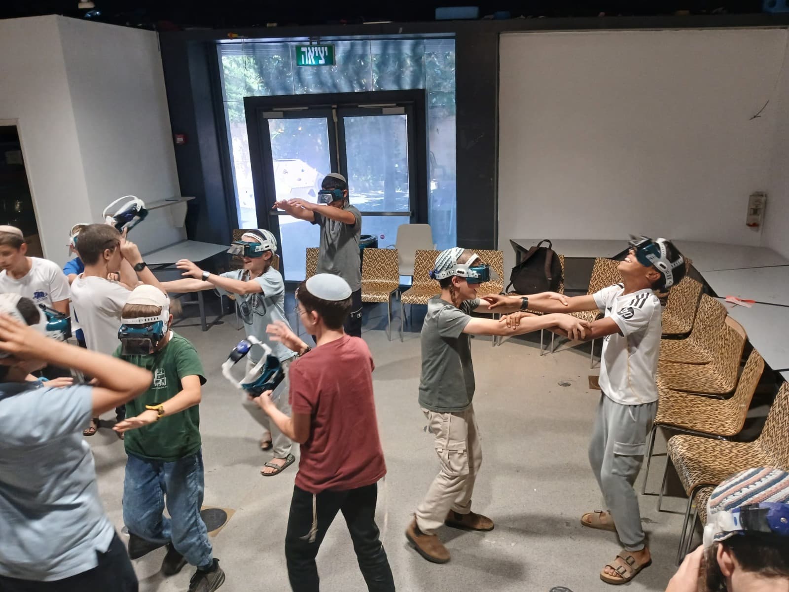פעילות העשרה עם משקפי מציאות מדומה